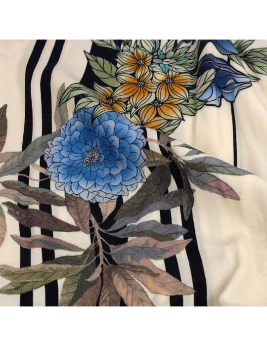 Coupon habillement floral noir/bleu 100 % viscose 150 x 300 cm