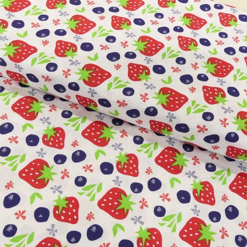 Coupon 3m Tissu Coton Imprimé Strawberries & Blue