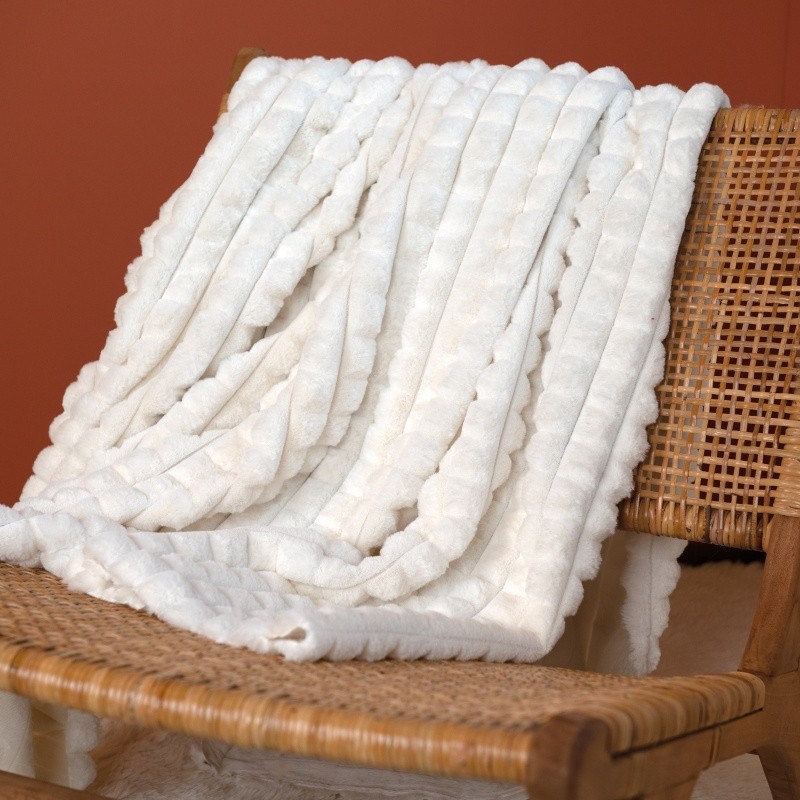 Coupon 3m Tissu Fausse Fourrure Texturé Helsinki Blanche