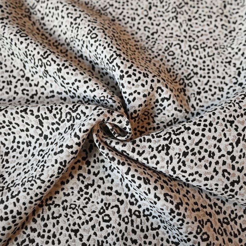 Coupon 3m Tissu Jacquard Nairobi Mini Leopard Ecru