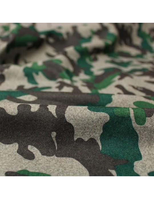 Coupon lainage imprimé camouflage vert