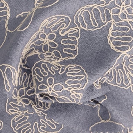 Coupon 3m Tissu Viscose Polyamide Brodé Bleu 