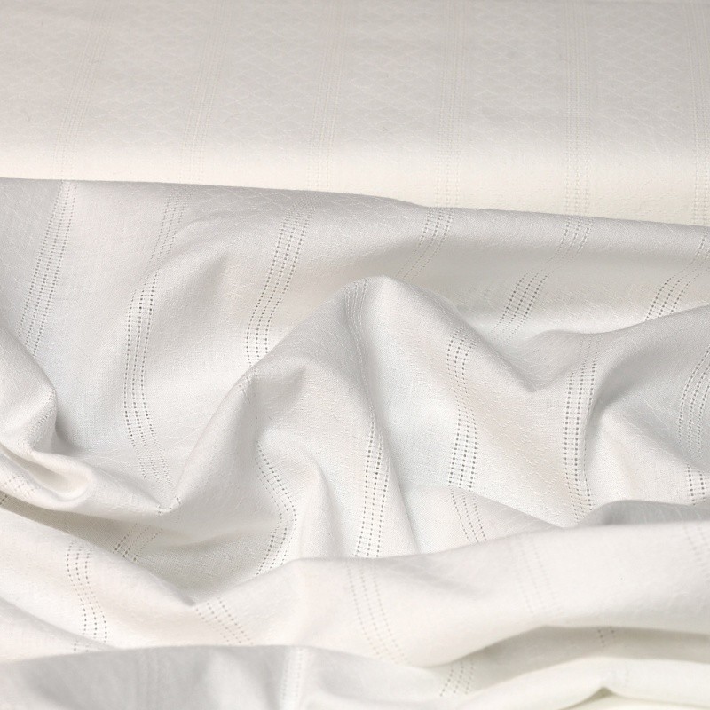 Coupon 3m Tissu Voile de Coton Brodé Fond Losange Blanc 